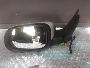 Used Wing mirror, left Volvo C30 (EK/MK) Price on request offered by "Altijd Raak" Penders