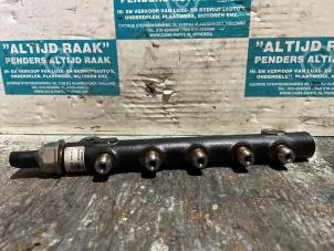 Used Fuel injector nozzle Chevrolet Captiva (C140) 2.2 D 16V 4x4 Price on request offered by "Altijd Raak" Penders