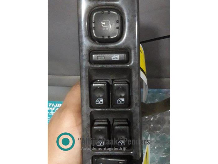 Usados Interruptor de ventanilla eléctrica Hummer H2 Precio de solicitud ofrecido por "Altijd Raak" Penders