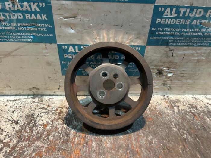 Camshaft sprocket from a Iveco New Daily III 35S9V 2005