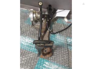 Used Accelerator pedal Nissan Patrol GR (Y61) Price on request offered by "Altijd Raak" Penders