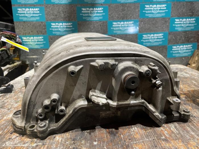 Intake manifold from a Mercedes-Benz CLS (C219) 63 AMG 6.2 V8 32V 2009