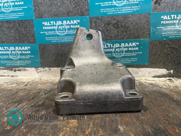 Used Engine mount Jeep Grand Cherokee (WK/WK2) 3.0 CRD V6 24V Price on request offered by "Altijd Raak" Penders
