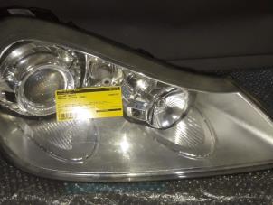 Used Headlight, right Porsche Cayenne (9PA) Price on request offered by "Altijd Raak" Penders