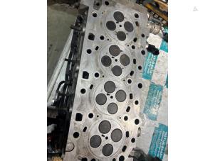 Used Cylinder head Hyundai H-300 2.5 CRDi Price on request offered by "Altijd Raak" Penders