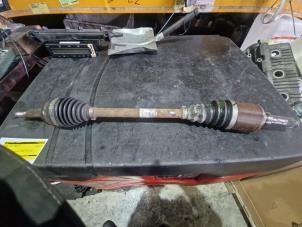 Used Front drive shaft, left Renault Clio IV (5R) 0.9 Energy TCE 90 12V Price on request offered by "Altijd Raak" Penders