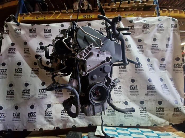 Engine from a Volkswagen Passat (3G2) 1.6 TDI 16V 2018