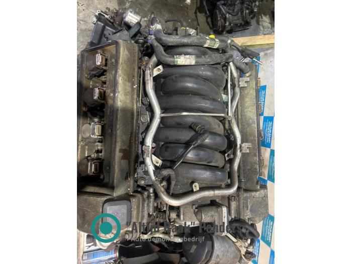 Engine from a Land Rover Range Rover III (LM) 4.4 V8 32V 2003
