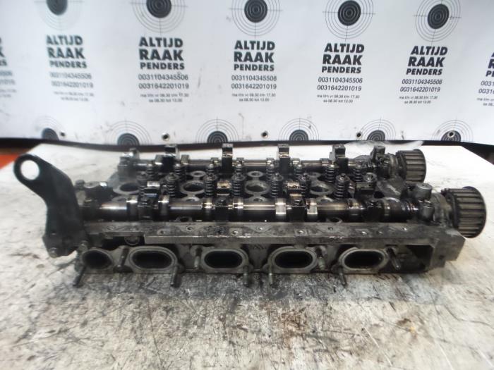 Cylinder head from a Renault Master III (JD/ND/PD) 2.5 dCi 16V 100 2009