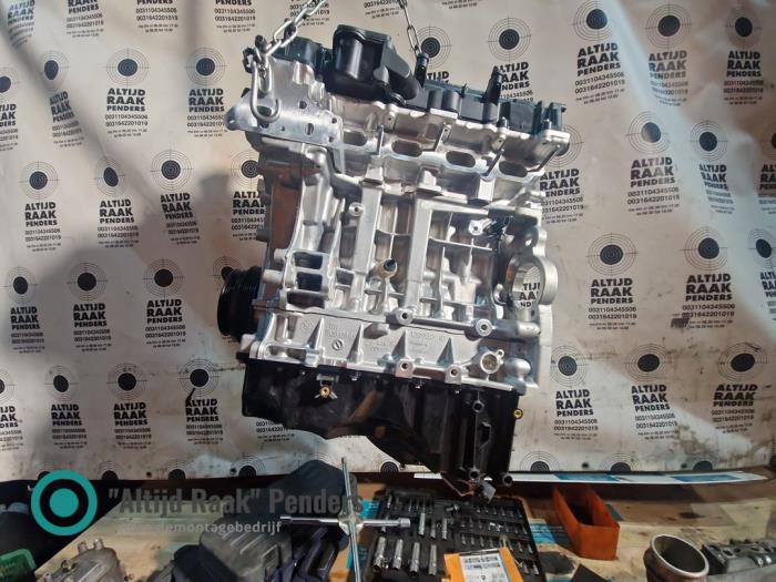 Engine from a BMW X3 (F25) sDrive 28i 2.0 16V Twin Power Turbo 2015