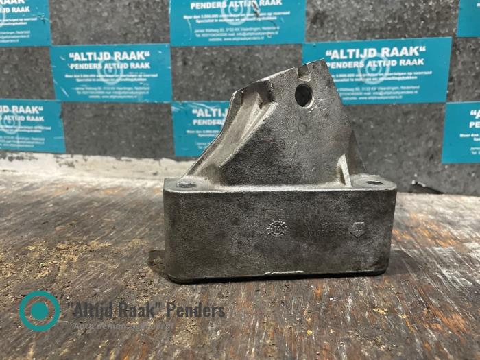 Used Engine mount Jeep Grand Cherokee (WK/WK2) 3.0 CRD V6 24V Price on request offered by "Altijd Raak" Penders