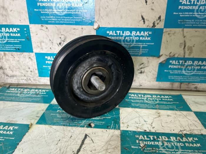 Crankshaft pulley from a Mercedes-Benz C (W205) C-180 1.6 CDI BlueTEC, C-180 d 16V 2017