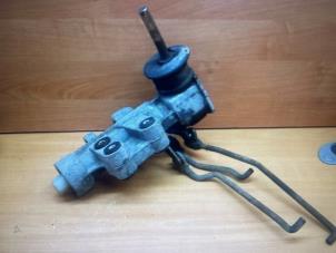 Used Gear-change mechanism Mercedes L-Serie 3t (602) 309D 3.0 Pick-up Price on request offered by "Altijd Raak" Penders
