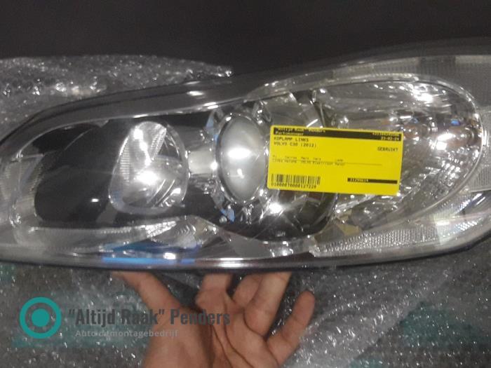 Używane Reflektor lewy Volvo C30 (EK/MK) Cena na żądanie oferowane przez "Altijd Raak" Penders