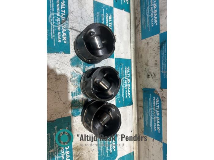 Usagé Piston Landrover Range Rover Sport (LW) 3.0 SDV6 Prix sur demande proposé par "Altijd Raak" Penders