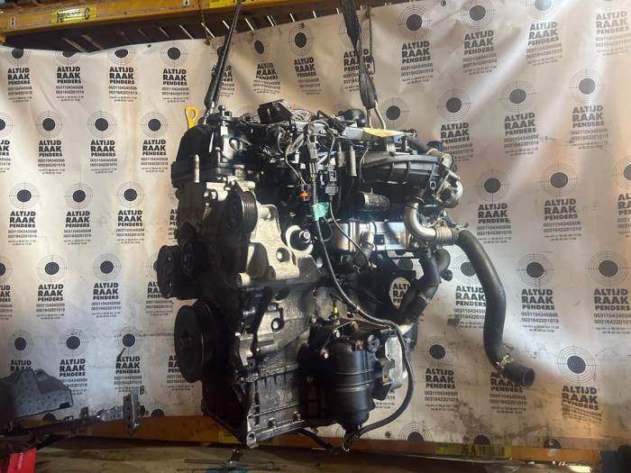 EGR valve from a Kia Sportage (QL) 2.0 CRDi 16V Eco-Dynamics+ AWD 2018