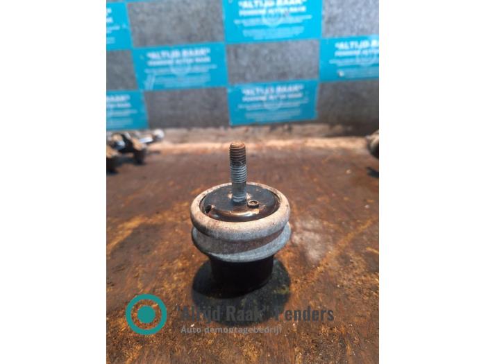 Used Engine mount Audi RS 4 (B7) RS4 4.2 V8 40V Price on request offered by "Altijd Raak" Penders