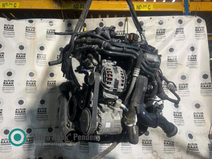 Motor van een Volkswagen Passat (3G2)  2014