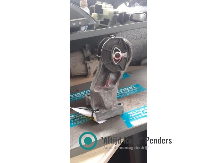 Used Engine mount Opel Movano Price on request offered by "Altijd Raak" Penders