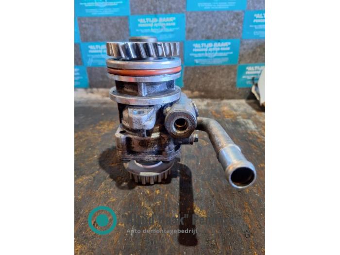 Usagé Pompe de direction Volkswagen Transporter/Caravelle T4 2.5 TDI Prix sur demande proposé par "Altijd Raak" Penders