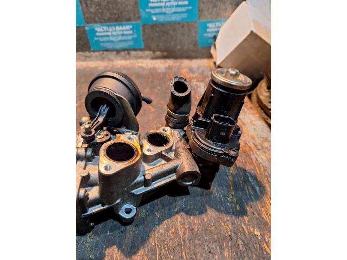 EGR valve from a Volkswagen Caddy III (2KA,2KH,2CA,2CH) 1.6 TDI 16V 2012