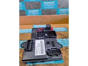 Used Fuse box Hummer H3T Price on request offered by "Altijd Raak" Penders