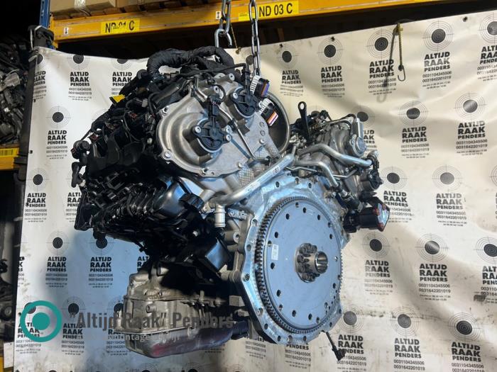 Engine from a Porsche Cayenne III (9YA) 3.0 V6 Turbo 24V E-Hybrid 2019