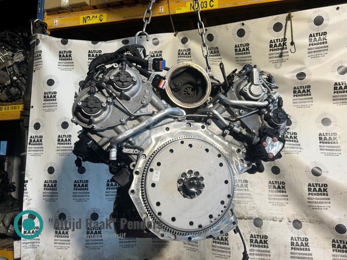 Engine from a Porsche Cayenne III (9YA) 3.0 V6 Turbo 24V E-Hybrid 2019