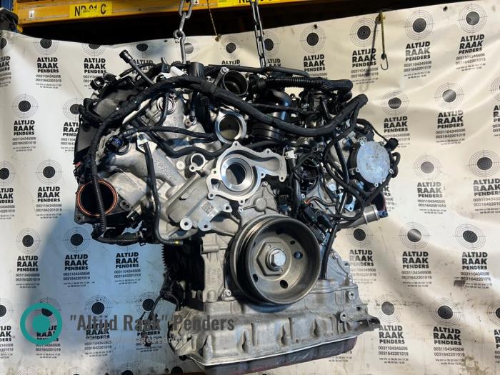 Engine from a Porsche Cayenne III (9YA) 3.0 V6 Turbo 24V E-Hybrid 2019