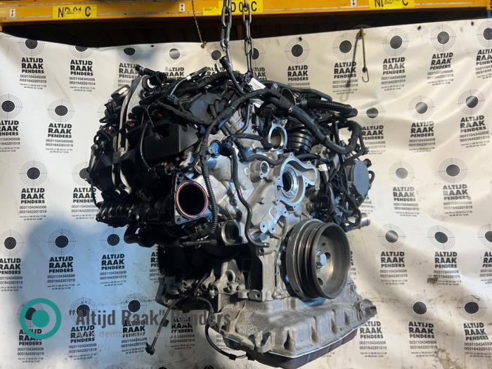 Engine from a Porsche Cayenne III (9YA) 3.0 V6 Turbo 24V E-Hybrid 2019