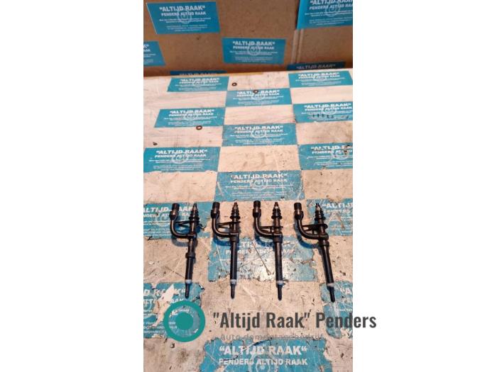 Usagé Injecteurs Ford Transit 2.5 Di 80-120 Prix sur demande proposé par "Altijd Raak" Penders