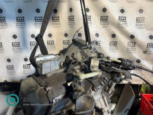 Getriebe van een Peugeot 208 I (CA/CC/CK/CL) 1.4 16V GPL 2013