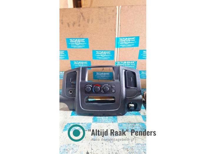 Używane Panel climatronic Dodge Ram 3500 Standard Cab (DR/DH/D1/DC/DM) Cena na żądanie oferowane przez "Altijd Raak" Penders