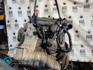 Engine from a Volkswagen Caddy Combi III (2KB,2KJ) 1.9 TDI 2007