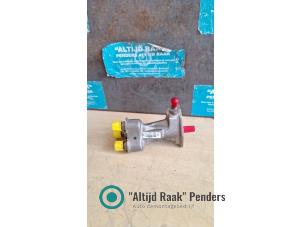 New Fuel distributor Mercedes E (W212) E-350 CGI V6 24V BlueEfficiency Price on request offered by "Altijd Raak" Penders