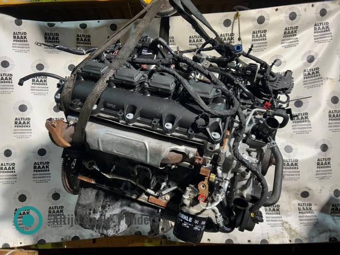 Engine from a RAM 2500 Standard Cab (DJ) 5.7 Hemi V8 4WD 2019