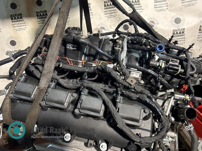 Engine from a RAM 2500 Standard Cab (DJ) 5.7 Hemi V8 4WD 2019