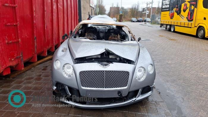 Używane Grill Bentley Continental GT 6.0 W12 48V Cena na żądanie oferowane przez "Altijd Raak" Penders