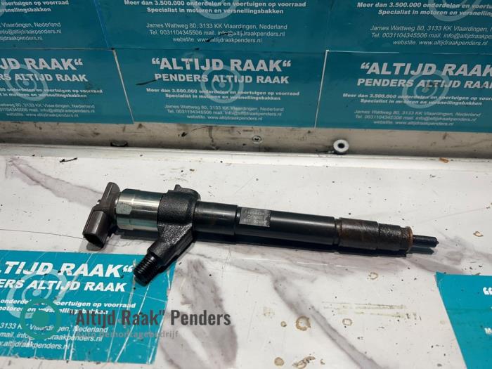 Usagé Injecteurs Mitsubishi L-200 2.4 Clean Diesel Prix sur demande proposé par "Altijd Raak" Penders