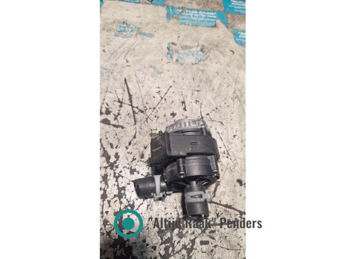 Begagnade Extra vattenpump Volkswagen Golf VIII (CD1) 1.4 GTE 16V Pris på förfrågan erbjuds av "Altijd Raak" Penders