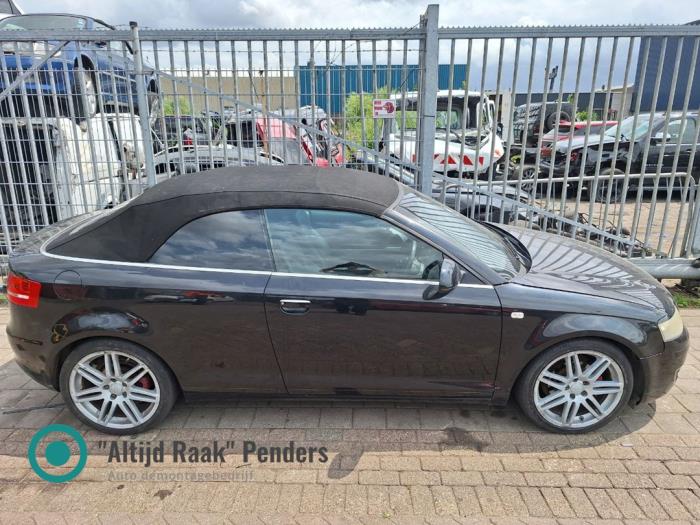 Używane Pokrywa dachu cabrio Audi A3 Cabriolet (8P7) 1.6 Cena na żądanie oferowane przez "Altijd Raak" Penders
