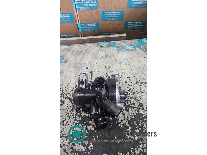 Usagé Pompe à eau Volkswagen Golf VII (AUA) 2.0 R 4Motion 16V Prix sur demande proposé par "Altijd Raak" Penders