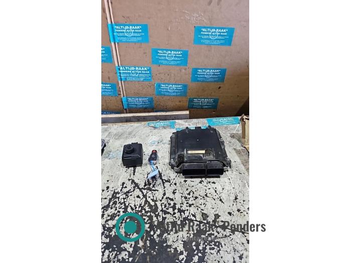 Used Ignition lock + computer Mercedes ML III (166) 3.5 ML-350 BlueEFFICIENCY 24V 4-Matic Price on request offered by "Altijd Raak" Penders