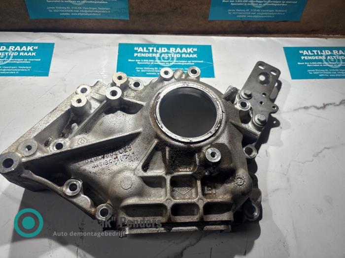 Usagé Couvercle de distribution Nissan Navara (D40) 3.0 dCi V6 24V DPF 4x4 Prix sur demande proposé par "Altijd Raak" Penders