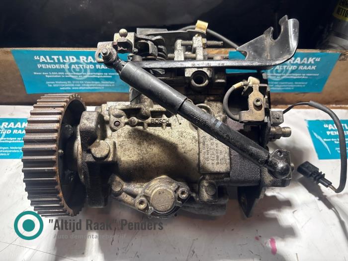 Used Mechanical fuel pump Volkswagen Transporter T4 1.9 TD Price on request offered by "Altijd Raak" Penders