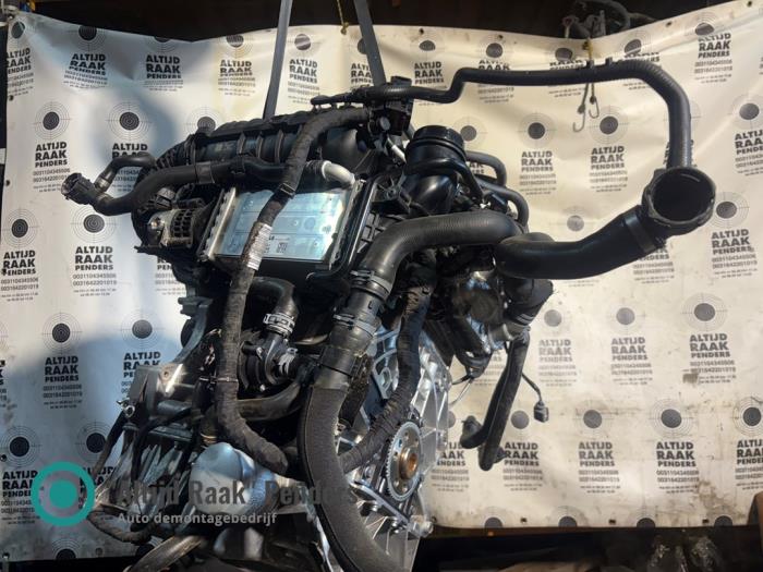 Engine from a Volkswagen Golf VIII (CD1) 1.5 eTSI 16V 2022
