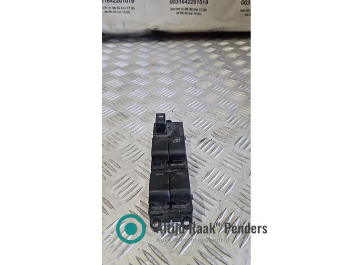 Usados Interruptor combinado de ventanillas Nissan Qashqai (J10) Precio de solicitud ofrecido por "Altijd Raak" Penders