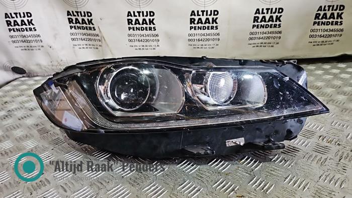 Używane Reflektor prawy Jaguar F-Pace 2.0 D 180 16V AWD Cena na żądanie oferowane przez "Altijd Raak" Penders