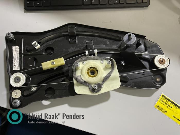 Right Rear Side Window Assembly Rear window mechanisms 2-door, right with part number 3W0839398D stock