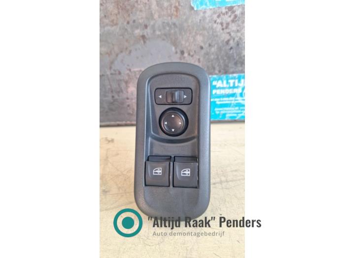 Używane Przelacznik combi okienny Renault Master III (EV/HV/UV/VA/VB/VD/VF/VG/VJ) 2.3 dCi 145 16V FWD Cena na żądanie oferowane przez "Altijd Raak" Penders